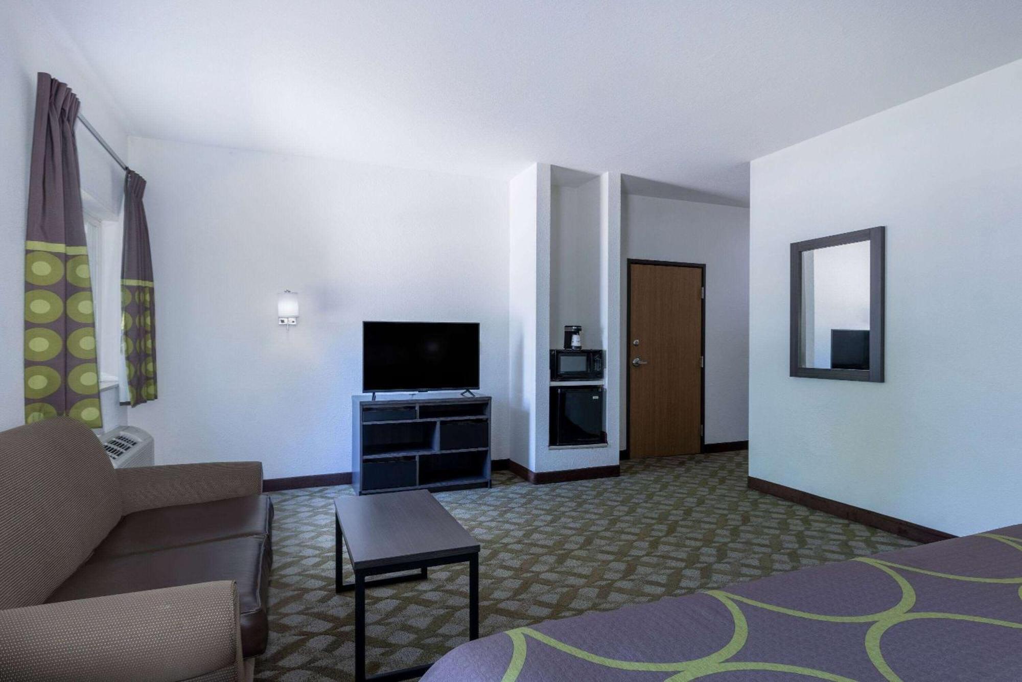 Super 8 By Wyndham De Soto Hotel Exterior foto