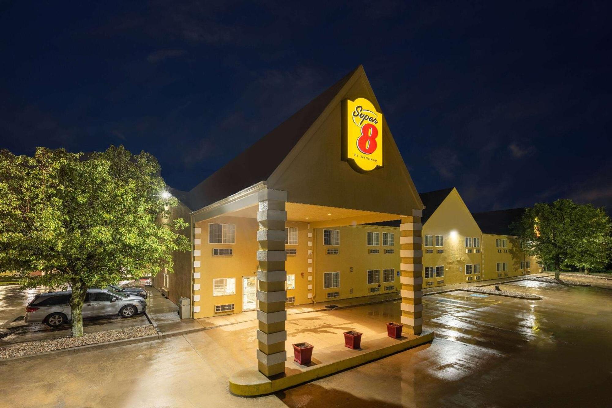 Super 8 By Wyndham De Soto Hotel Exterior foto